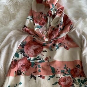 Cozy hooded top with stripes and roses